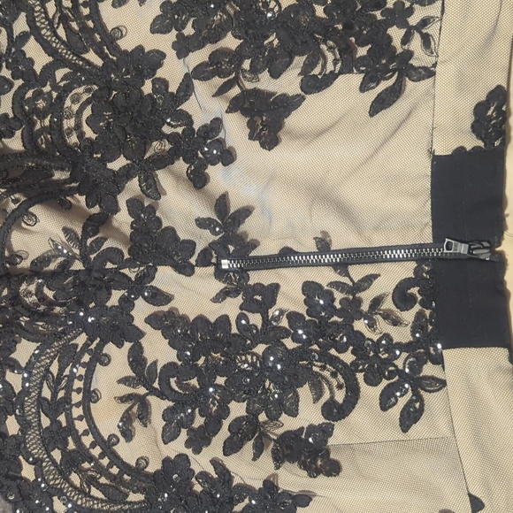 Alice & Olivia sequin embroidered mesh shorts - Picture 11 of 12